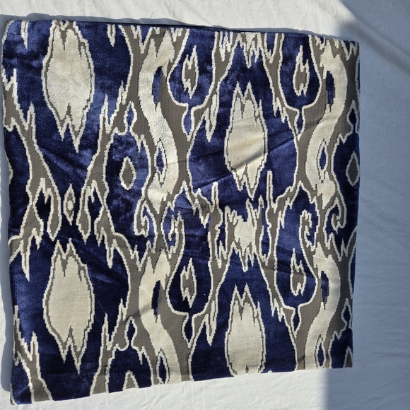 Luxurious Blue and Cream Pillow Cover - Picture 2 of 2